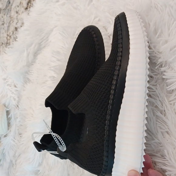 NEW STEVE MADDEN Samarah Black slip on knit shoe in black SZ 9 - Picture 7 of 17